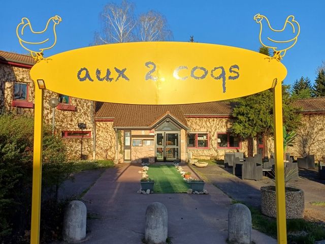 Aux 2 Coqs 
